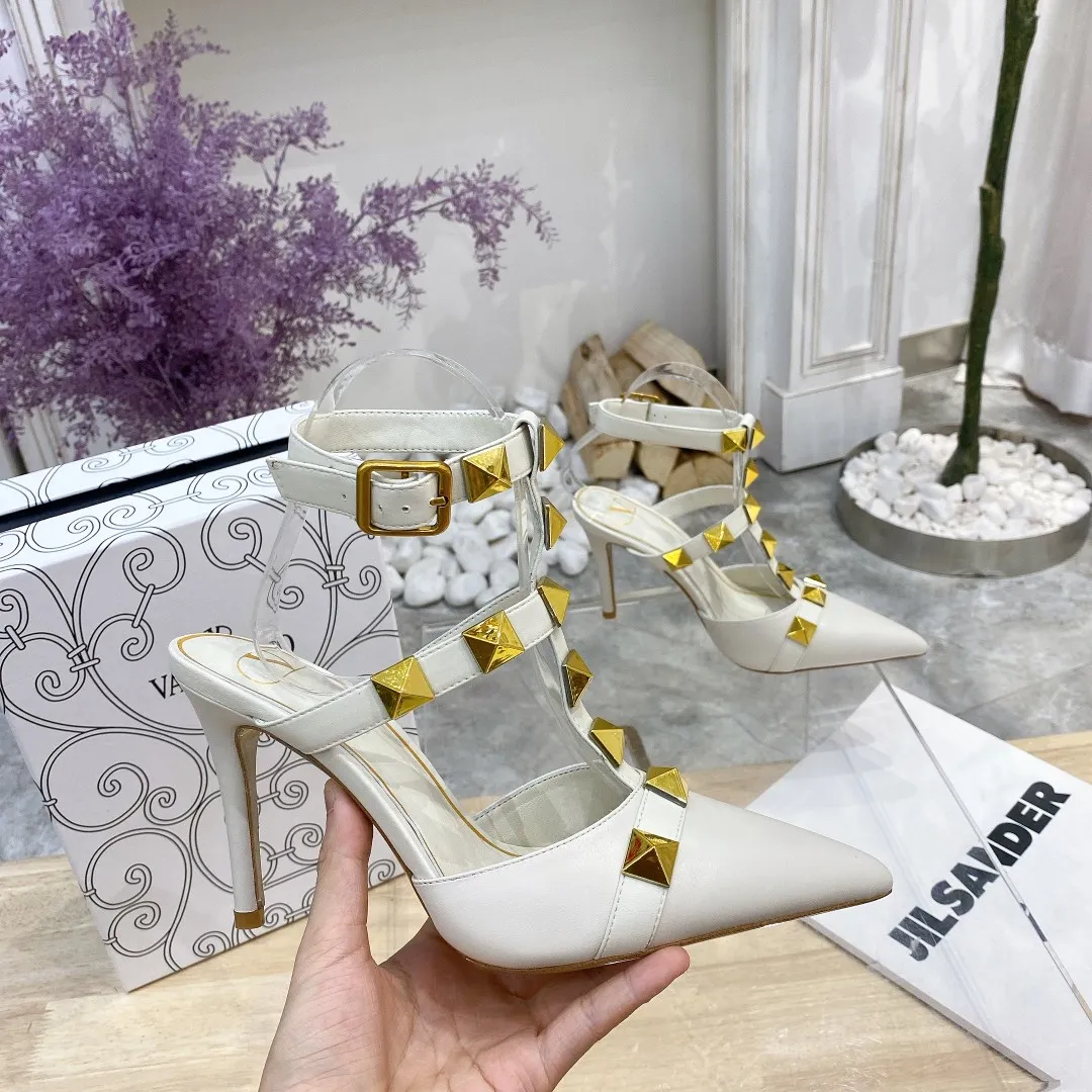 👟👟Ex-factory price 400👟👟 Genuine leather sole +40 Valentino Valentino spring and summer new rivet shoes are new☑️ —————————————— The latest golden big rivet element is full of high-end sense! Extremely fashionable Heel height: 9.5cm Upper: Matt sheepskin Lining: Sheepskin lining Outsole: Italian genuine leather outsole, rubber sole optional Color: Two styles and 8 colors available Code number: 34-41 (34 and 42 customized are not returnable)
